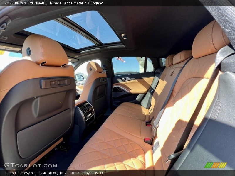 Mineral White Metallic / Cognac 2023 BMW X6 xDrive40i