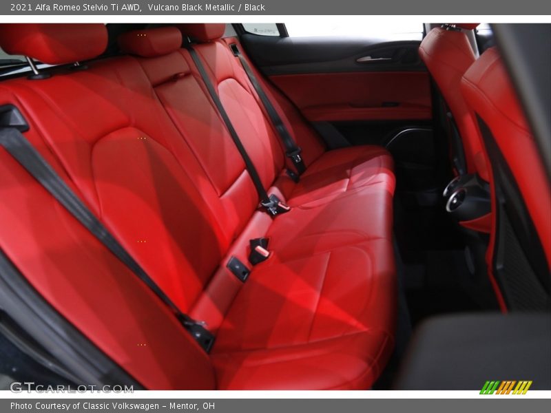 Vulcano Black Metallic / Black 2021 Alfa Romeo Stelvio Ti AWD