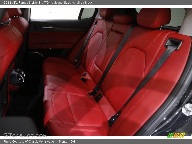 Vulcano Black Metallic / Black 2021 Alfa Romeo Stelvio Ti AWD