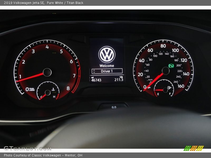 Pure White / Titan Black 2019 Volkswagen Jetta SE