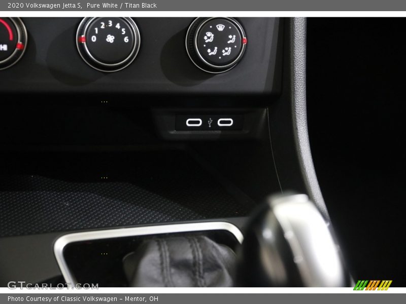 Pure White / Titan Black 2020 Volkswagen Jetta S