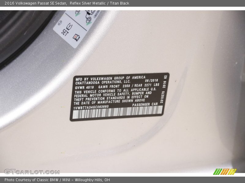 Reflex Silver Metallic / Titan Black 2016 Volkswagen Passat SE Sedan