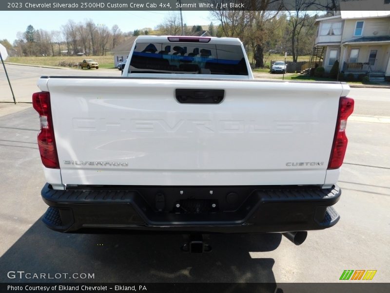 Summit White / Jet Black 2023 Chevrolet Silverado 2500HD Custom Crew Cab 4x4