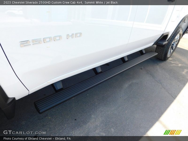 Summit White / Jet Black 2023 Chevrolet Silverado 2500HD Custom Crew Cab 4x4