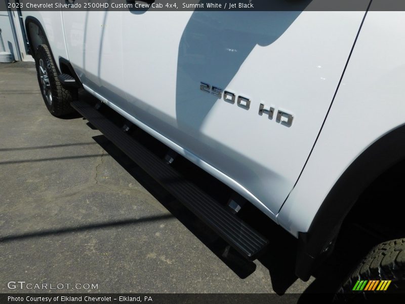 Summit White / Jet Black 2023 Chevrolet Silverado 2500HD Custom Crew Cab 4x4