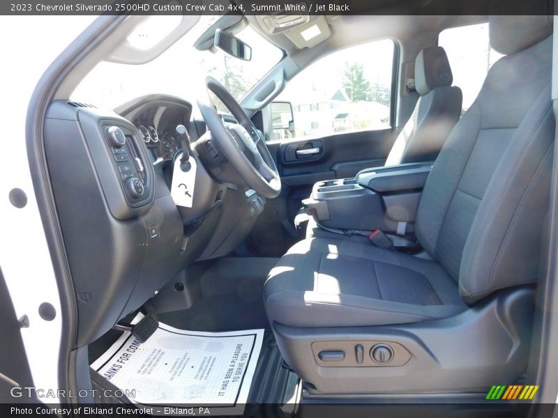Summit White / Jet Black 2023 Chevrolet Silverado 2500HD Custom Crew Cab 4x4