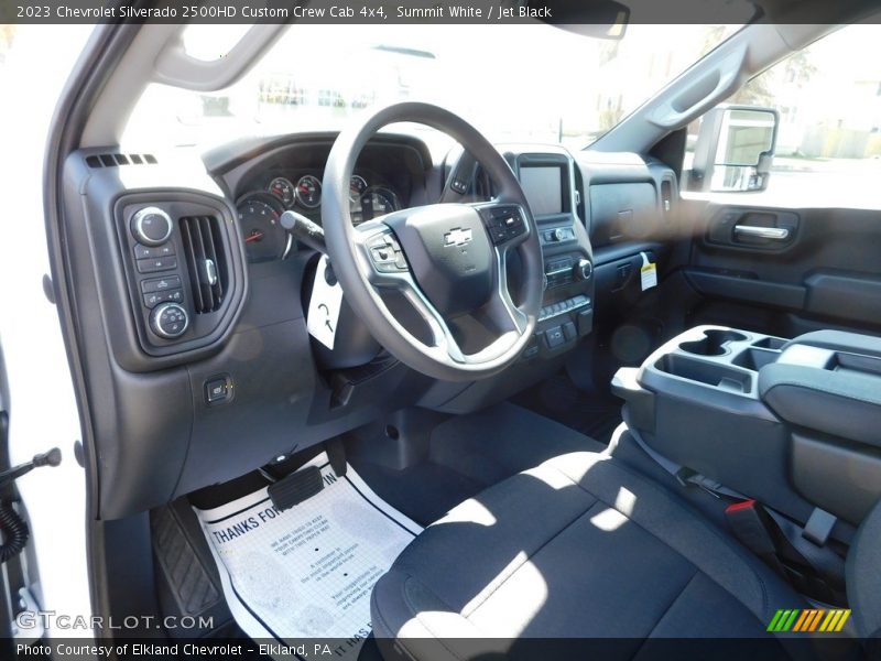 Summit White / Jet Black 2023 Chevrolet Silverado 2500HD Custom Crew Cab 4x4