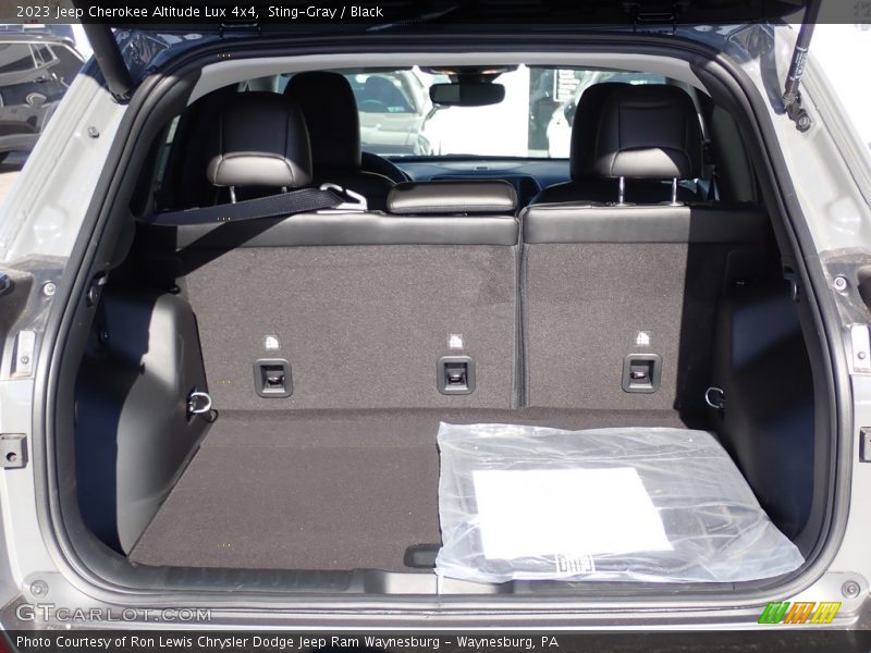 Sting-Gray / Black 2023 Jeep Cherokee Altitude Lux 4x4