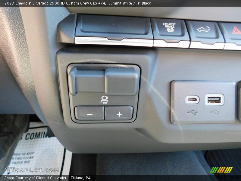 Summit White / Jet Black 2023 Chevrolet Silverado 2500HD Custom Crew Cab 4x4