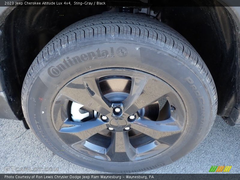 Sting-Gray / Black 2023 Jeep Cherokee Altitude Lux 4x4
