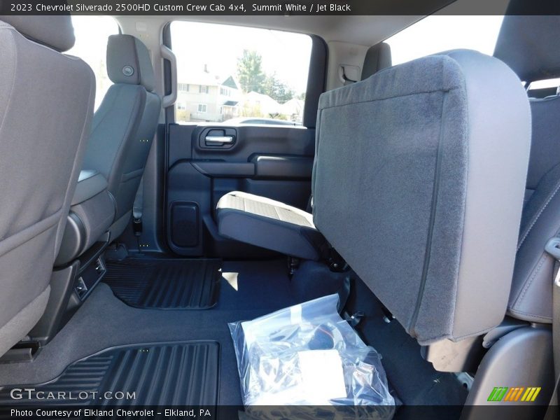 Summit White / Jet Black 2023 Chevrolet Silverado 2500HD Custom Crew Cab 4x4