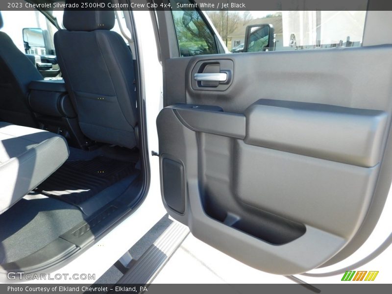 Summit White / Jet Black 2023 Chevrolet Silverado 2500HD Custom Crew Cab 4x4