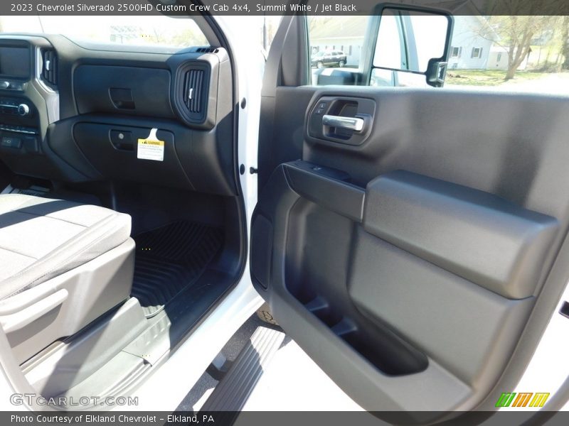 Summit White / Jet Black 2023 Chevrolet Silverado 2500HD Custom Crew Cab 4x4