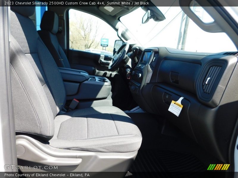 Summit White / Jet Black 2023 Chevrolet Silverado 2500HD Custom Crew Cab 4x4