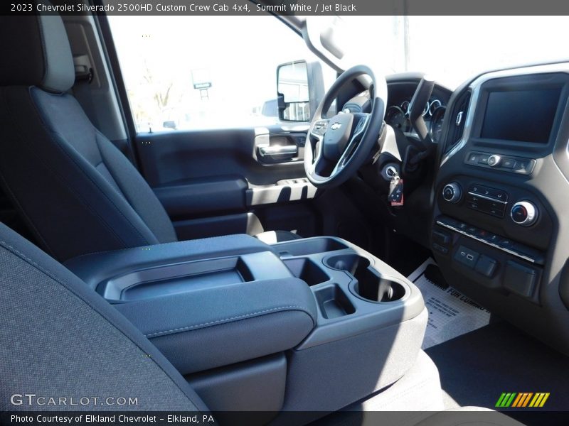 Summit White / Jet Black 2023 Chevrolet Silverado 2500HD Custom Crew Cab 4x4