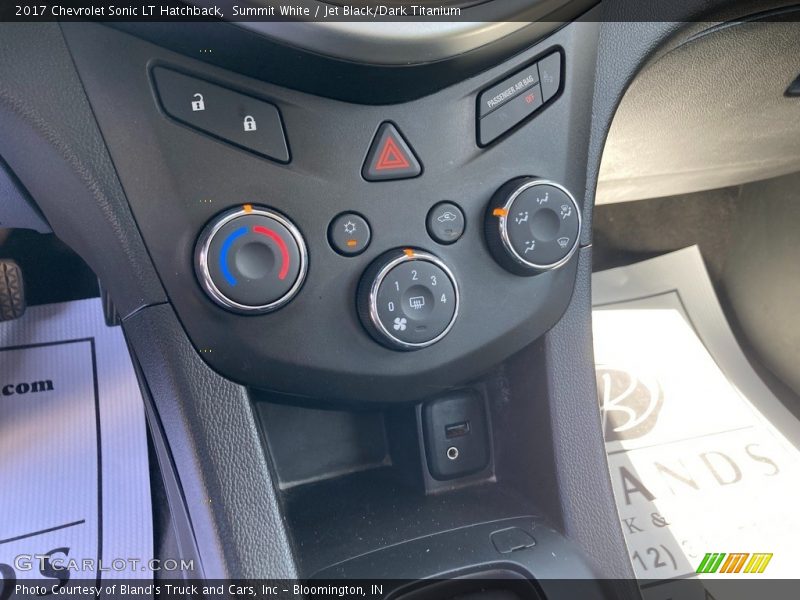Summit White / Jet Black/Dark Titanium 2017 Chevrolet Sonic LT Hatchback