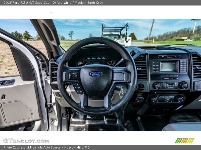 Oxford White / Medium Earth Gray 2016 Ford F150 XLT SuperCab