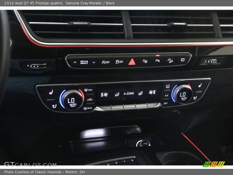 Samurai Gray Metallic / Black 2019 Audi Q7 45 Prestige quattro