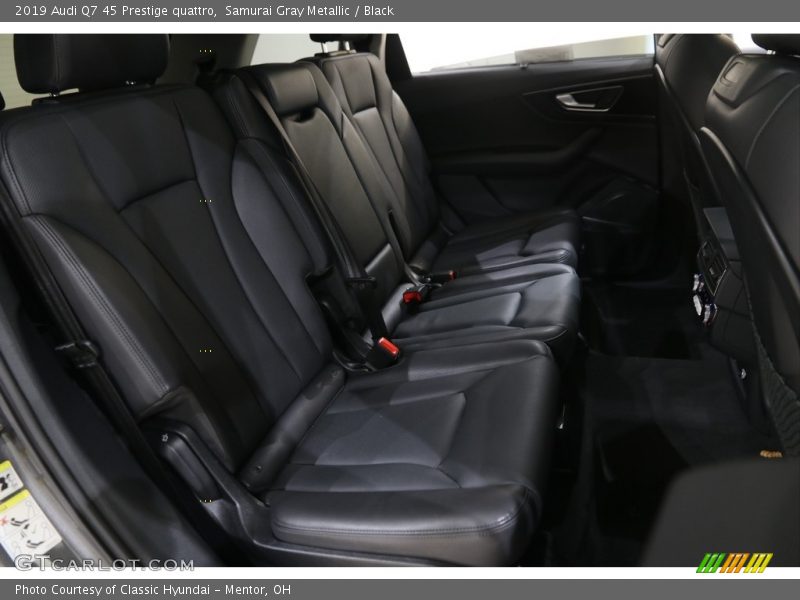 Samurai Gray Metallic / Black 2019 Audi Q7 45 Prestige quattro