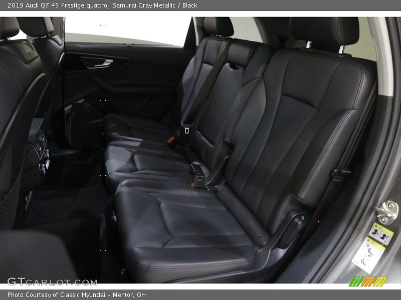 Samurai Gray Metallic / Black 2019 Audi Q7 45 Prestige quattro