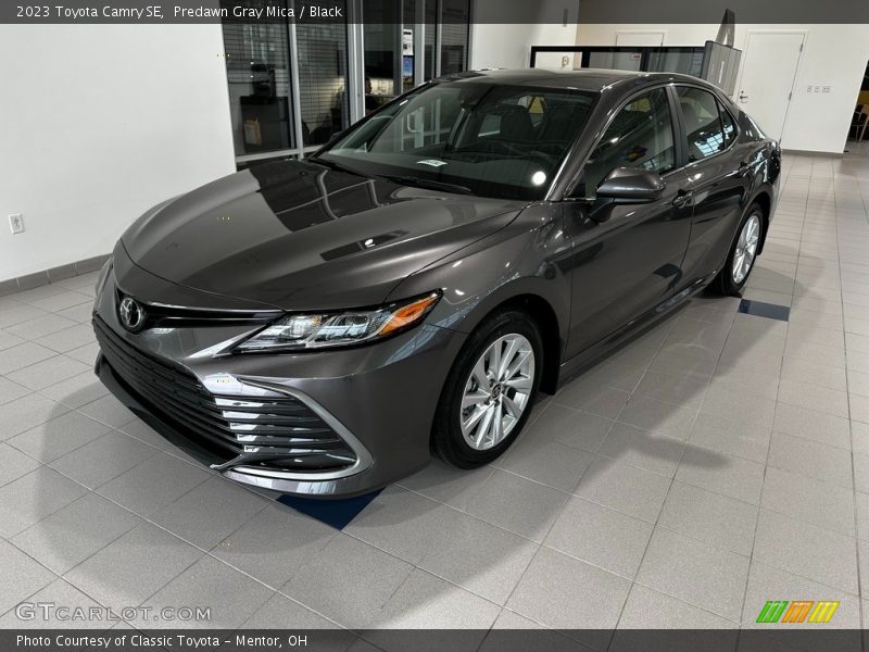 Predawn Gray Mica / Black 2023 Toyota Camry SE