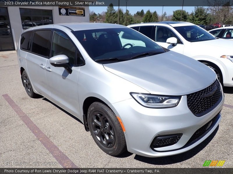 Front 3/4 View of 2023 Pacifica Hybrid Touring L