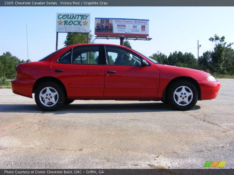 Victory Red / Graphite Gray 2005 Chevrolet Cavalier Sedan
