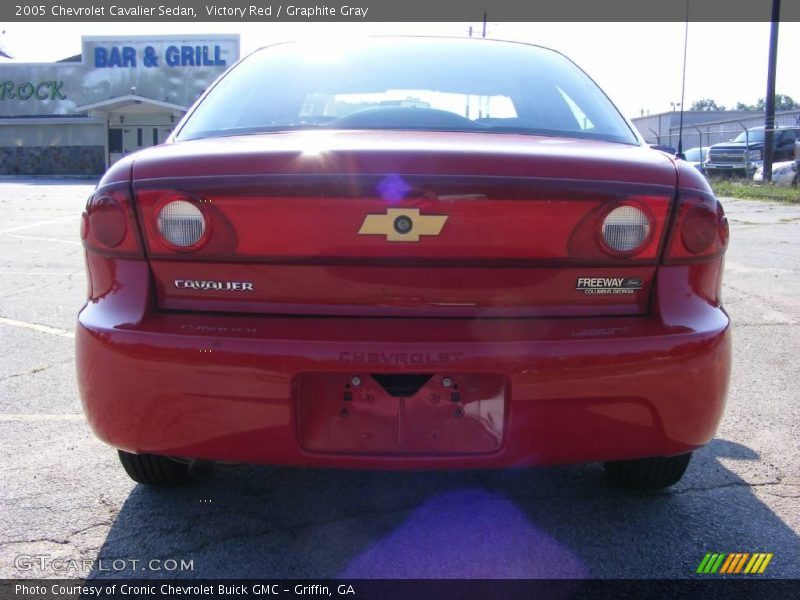 Victory Red / Graphite Gray 2005 Chevrolet Cavalier Sedan