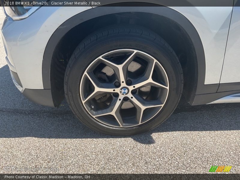 Glacier Silver Metallic / Black 2018 BMW X1 xDrive28i