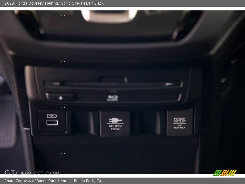 Sonic Gray Pearl / Black 2023 Honda Odyssey Touring