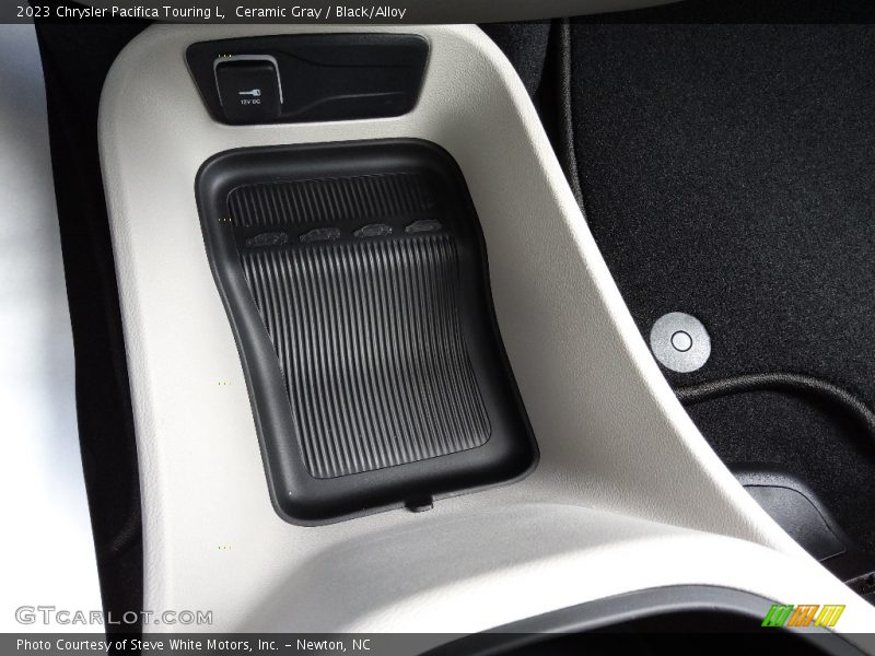 Ceramic Gray / Black/Alloy 2023 Chrysler Pacifica Touring L