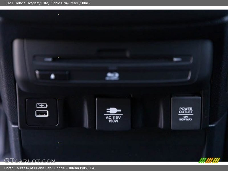 Sonic Gray Pearl / Black 2023 Honda Odyssey Elite