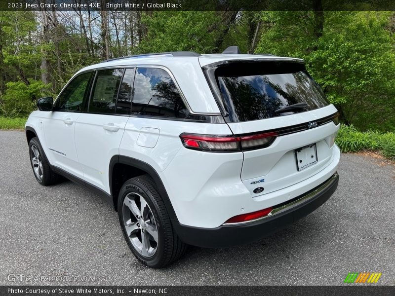 Bright White / Global Black 2023 Jeep Grand Cherokee 4XE