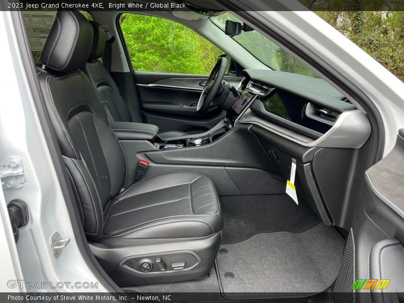Front Seat of 2023 Grand Cherokee 4XE