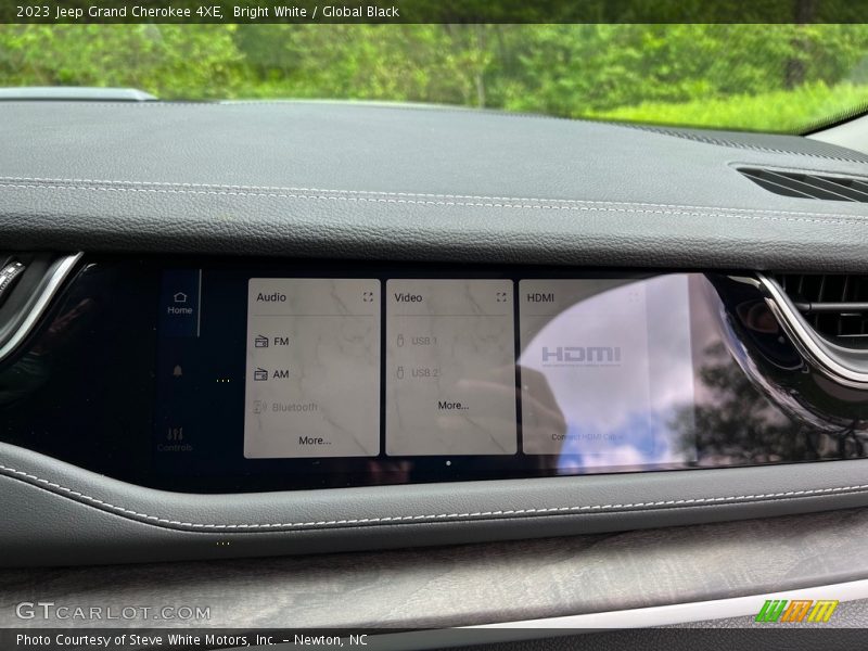 Bright White / Global Black 2023 Jeep Grand Cherokee 4XE