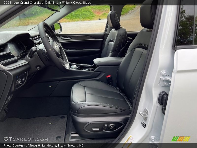 Front Seat of 2023 Grand Cherokee 4XE