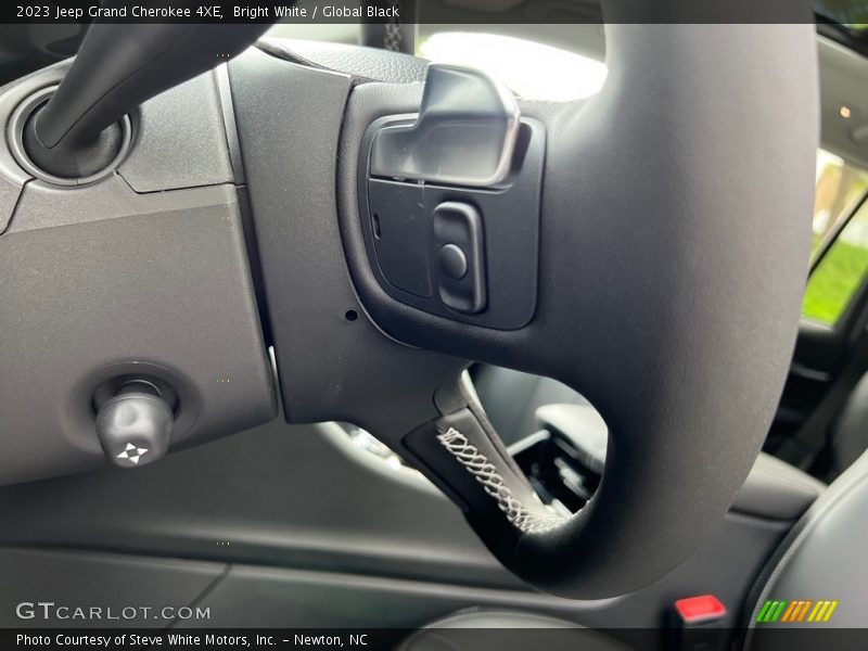 Bright White / Global Black 2023 Jeep Grand Cherokee 4XE