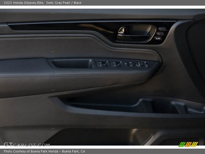 Sonic Gray Pearl / Black 2023 Honda Odyssey Elite