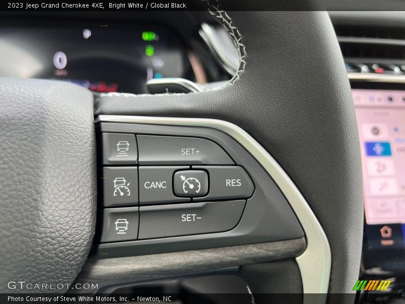 Bright White / Global Black 2023 Jeep Grand Cherokee 4XE
