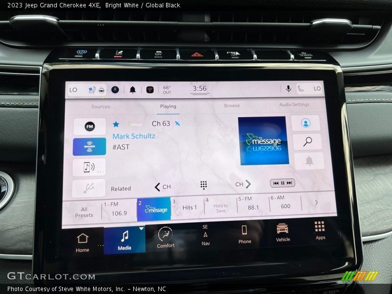 Bright White / Global Black 2023 Jeep Grand Cherokee 4XE