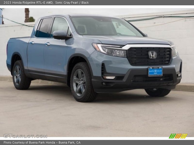 Front 3/4 View of 2023 Ridgeline RTL-E AWD