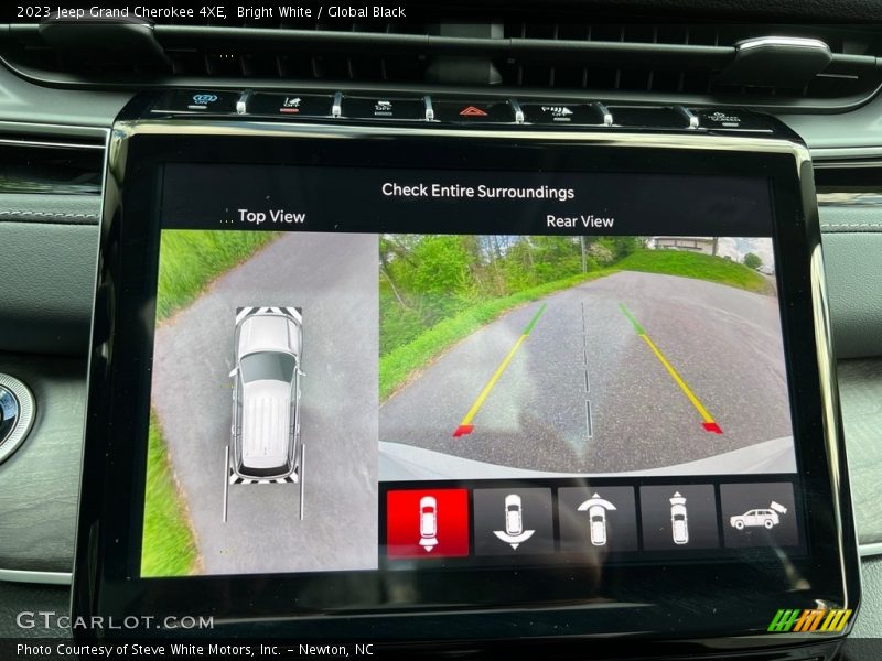 Bright White / Global Black 2023 Jeep Grand Cherokee 4XE