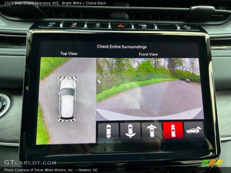 Bright White / Global Black 2023 Jeep Grand Cherokee 4XE