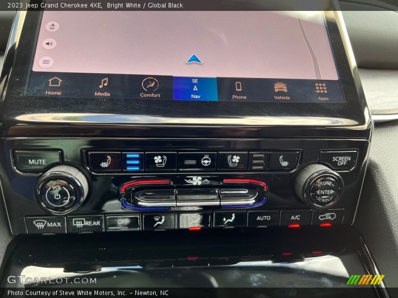 Bright White / Global Black 2023 Jeep Grand Cherokee 4XE