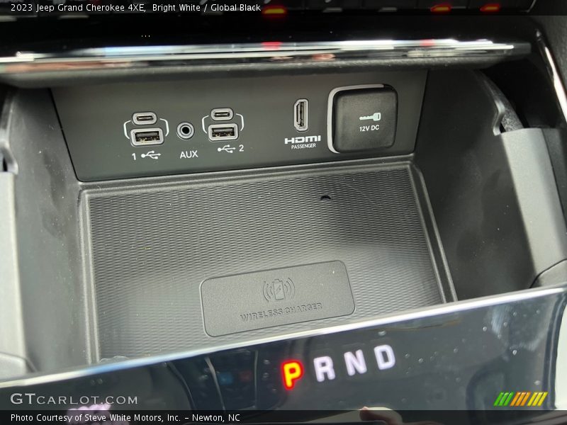 Bright White / Global Black 2023 Jeep Grand Cherokee 4XE