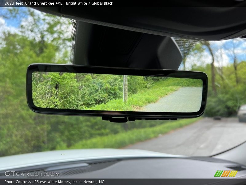 Bright White / Global Black 2023 Jeep Grand Cherokee 4XE