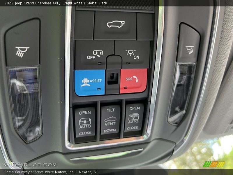 Bright White / Global Black 2023 Jeep Grand Cherokee 4XE