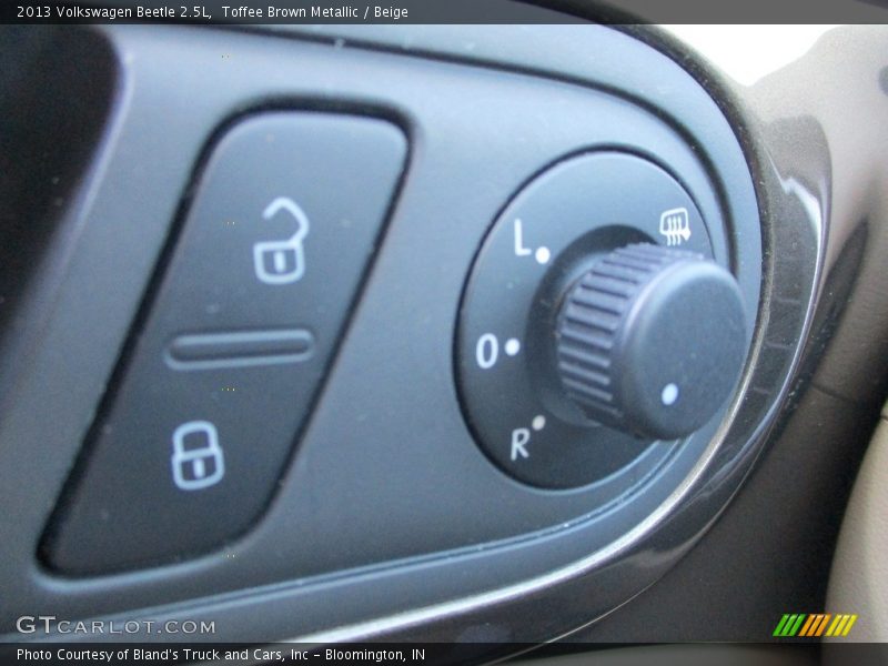 Toffee Brown Metallic / Beige 2013 Volkswagen Beetle 2.5L
