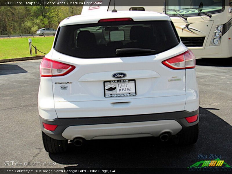 Oxford White / Medium Light Stone 2015 Ford Escape SE