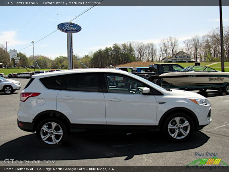 Oxford White / Medium Light Stone 2015 Ford Escape SE